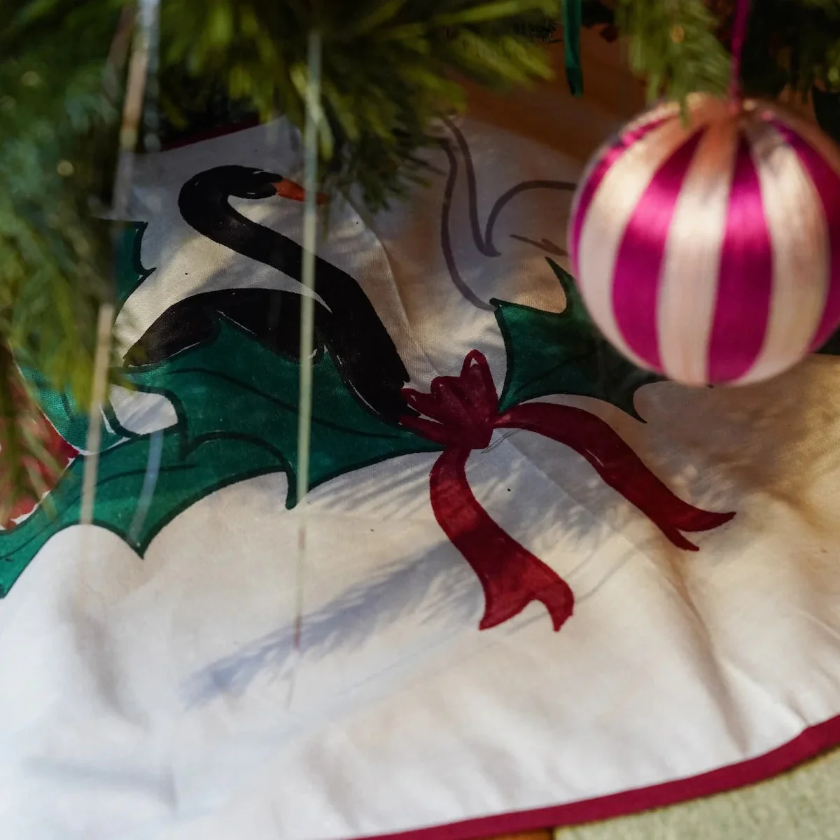 Christmas Wreath Tree Skirt - Image 2