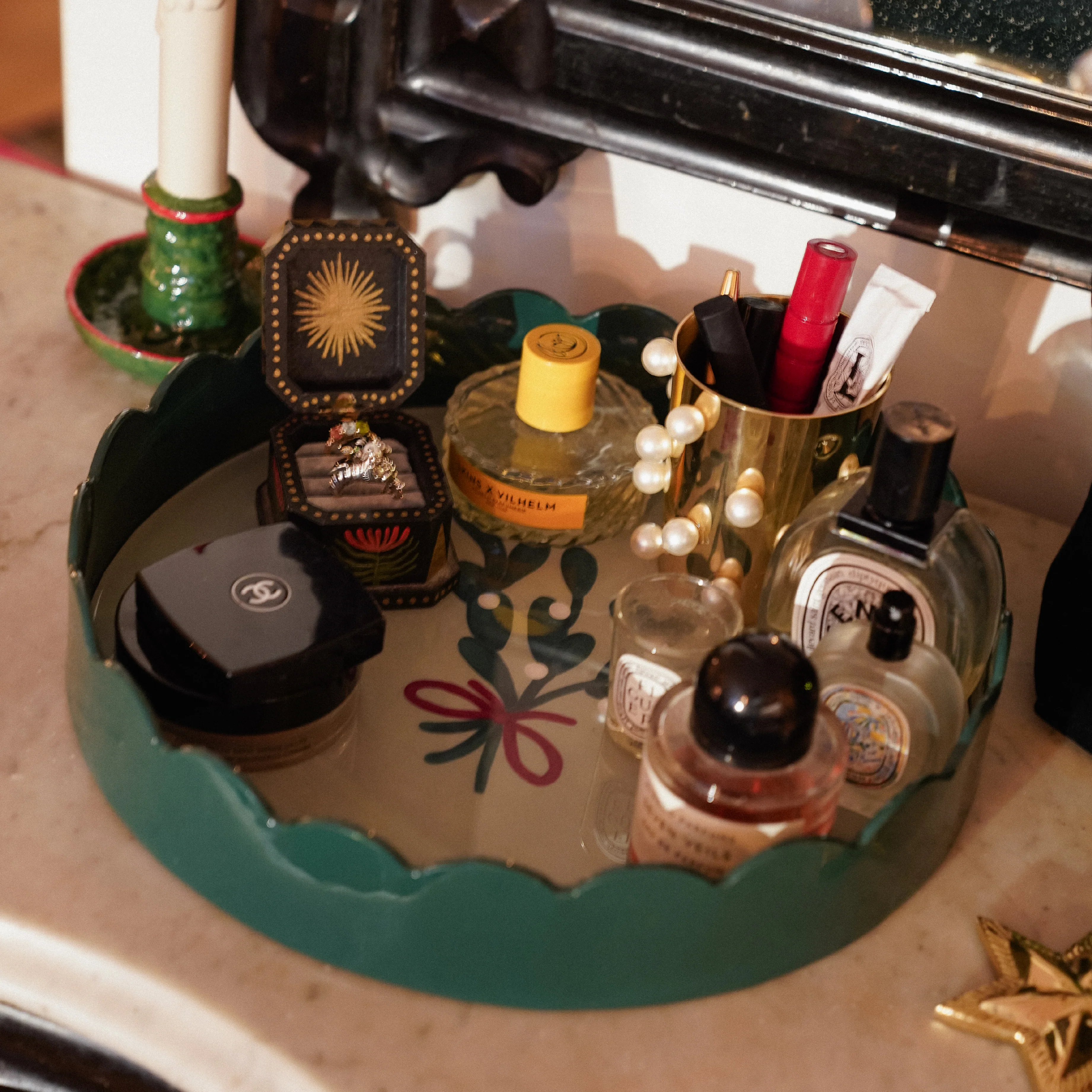 Mistletoe Scalloped Serving Tray | Green - Image 2