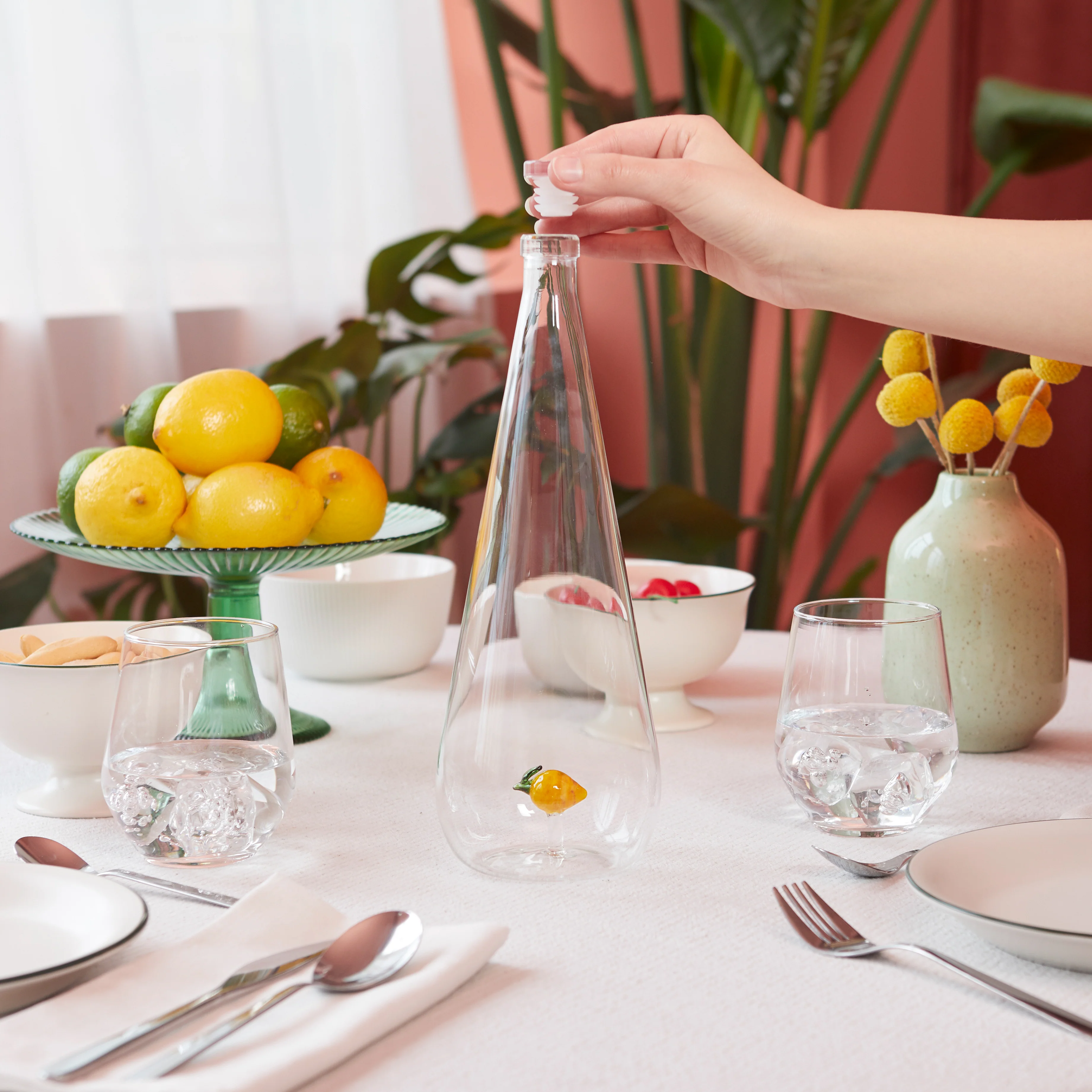 Botanical Lemon Glass Bottle | 1L - Image 4