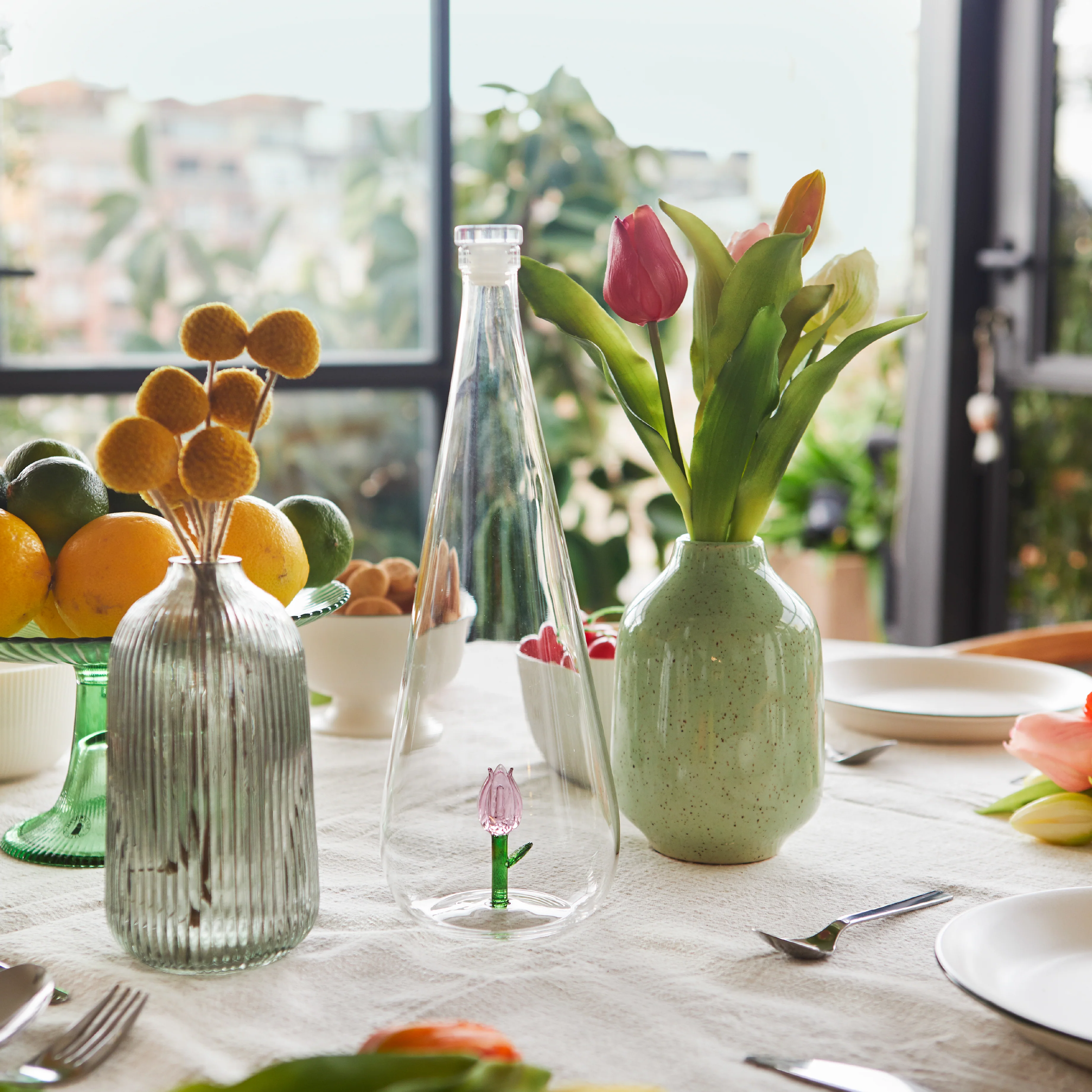 Botanical Tulip Glass Bottle | 1L - Image 4