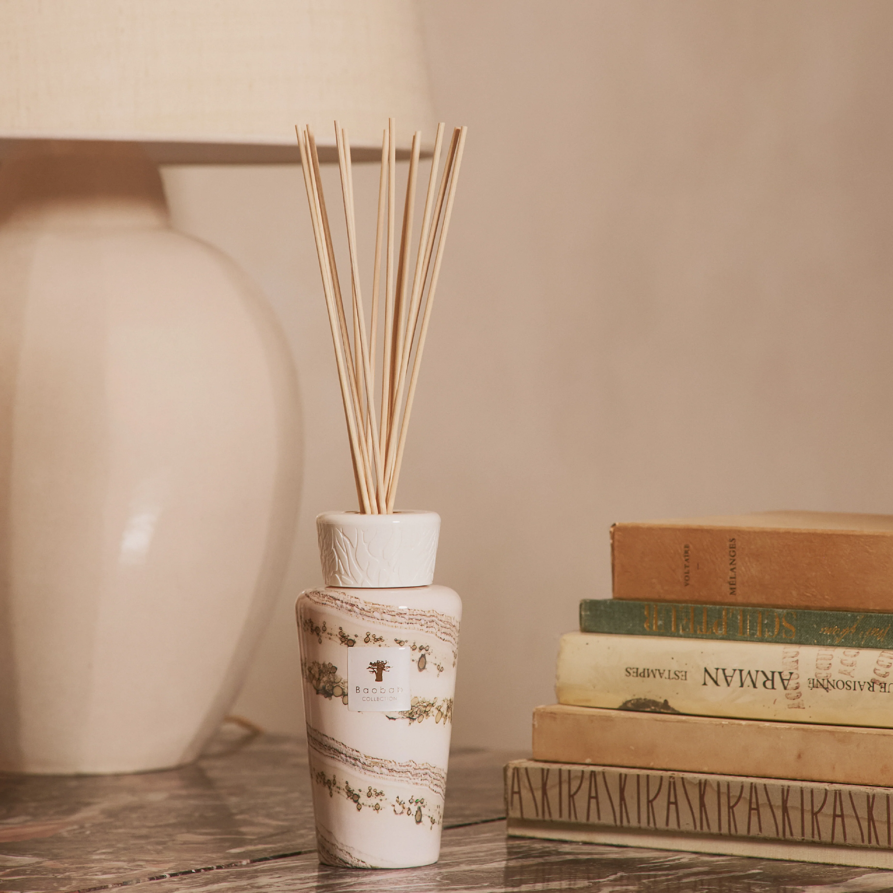 Sand Siloli Reed Diffuser | Cedarwood, Tonka Bean & Green Lemon | 500ml - Image 2