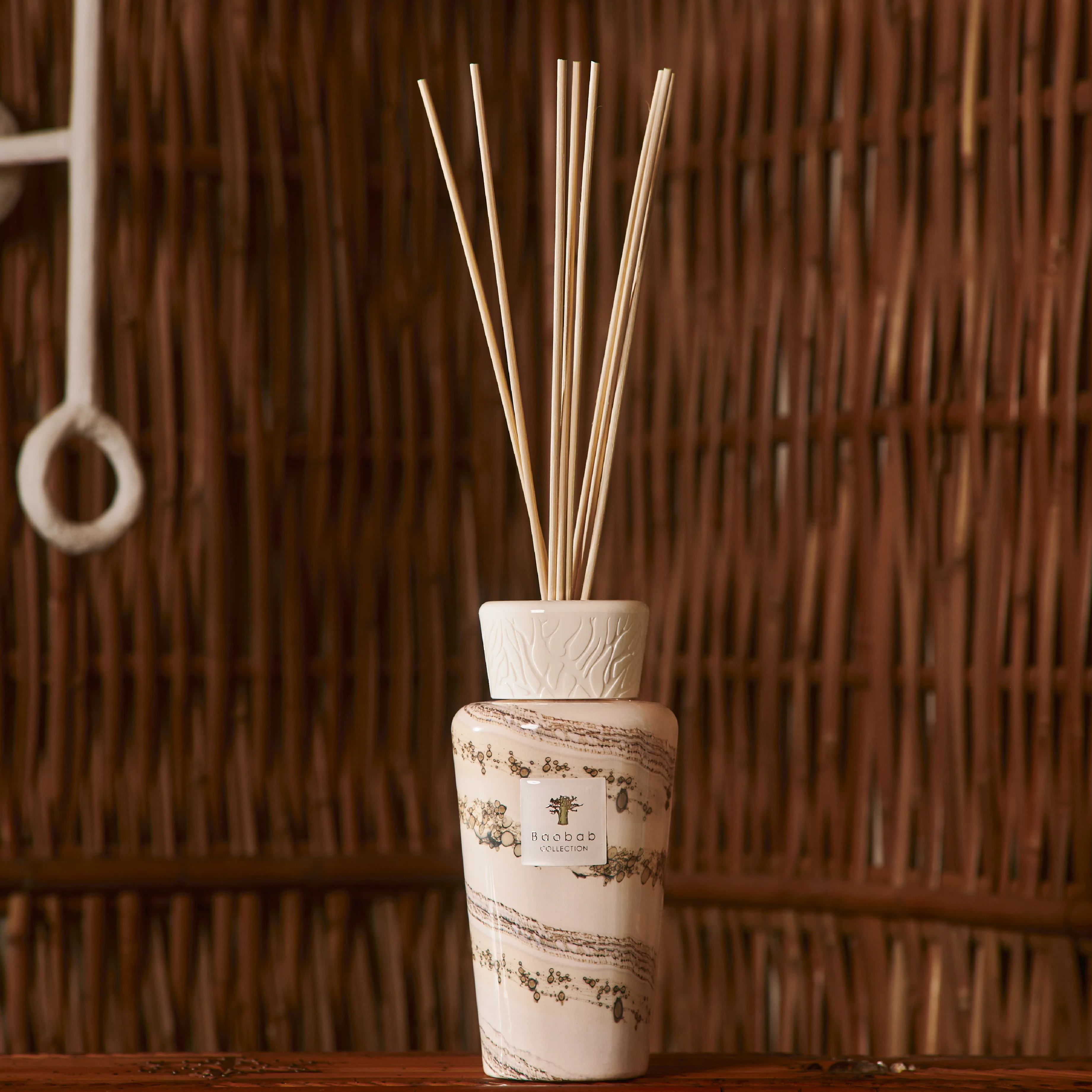 Sand Siloli Reed Diffuser | Cedarwood, Tonka Bean & Green Lemon | 500ml - Image 3