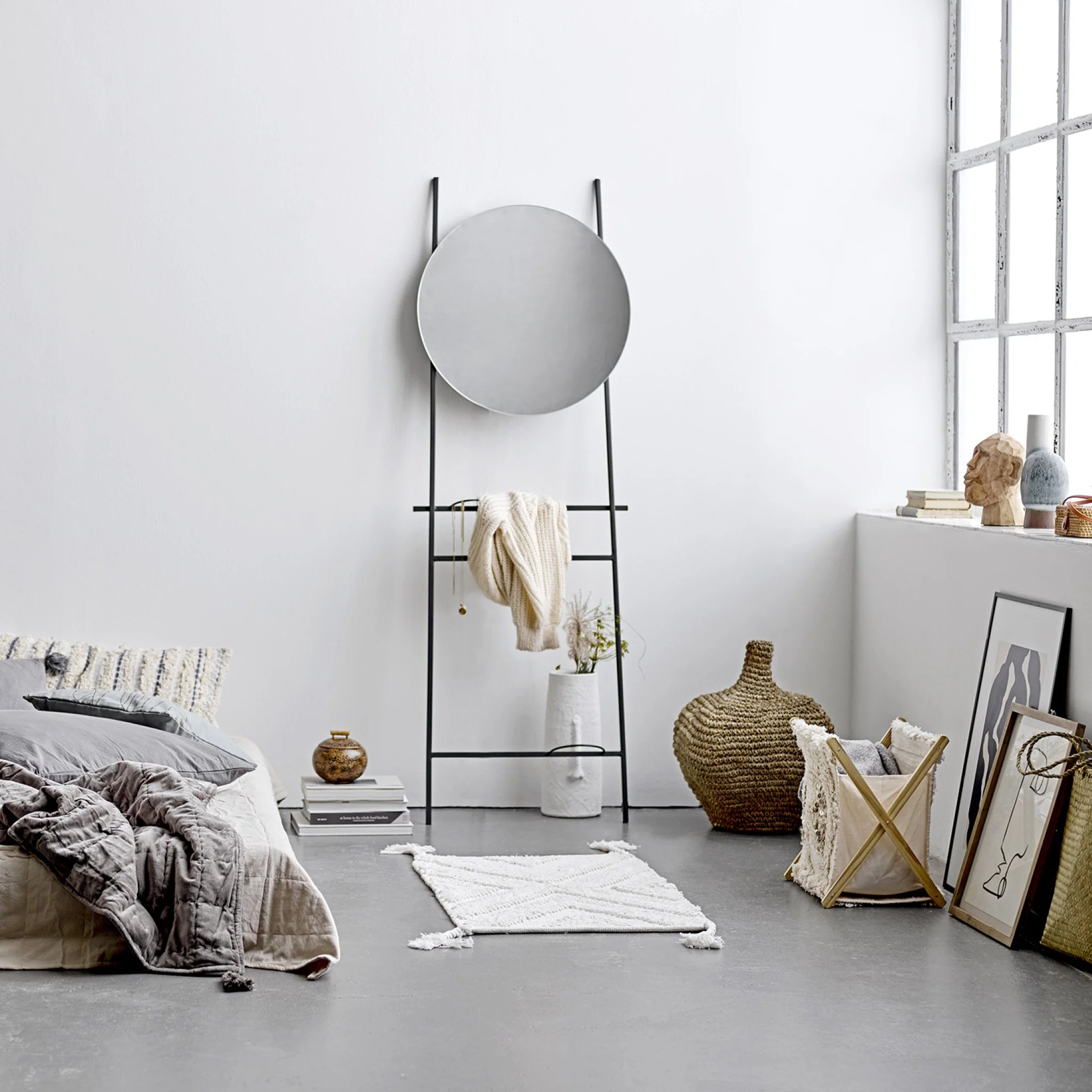 Sivi Frame | Pine | Black - Image 3
