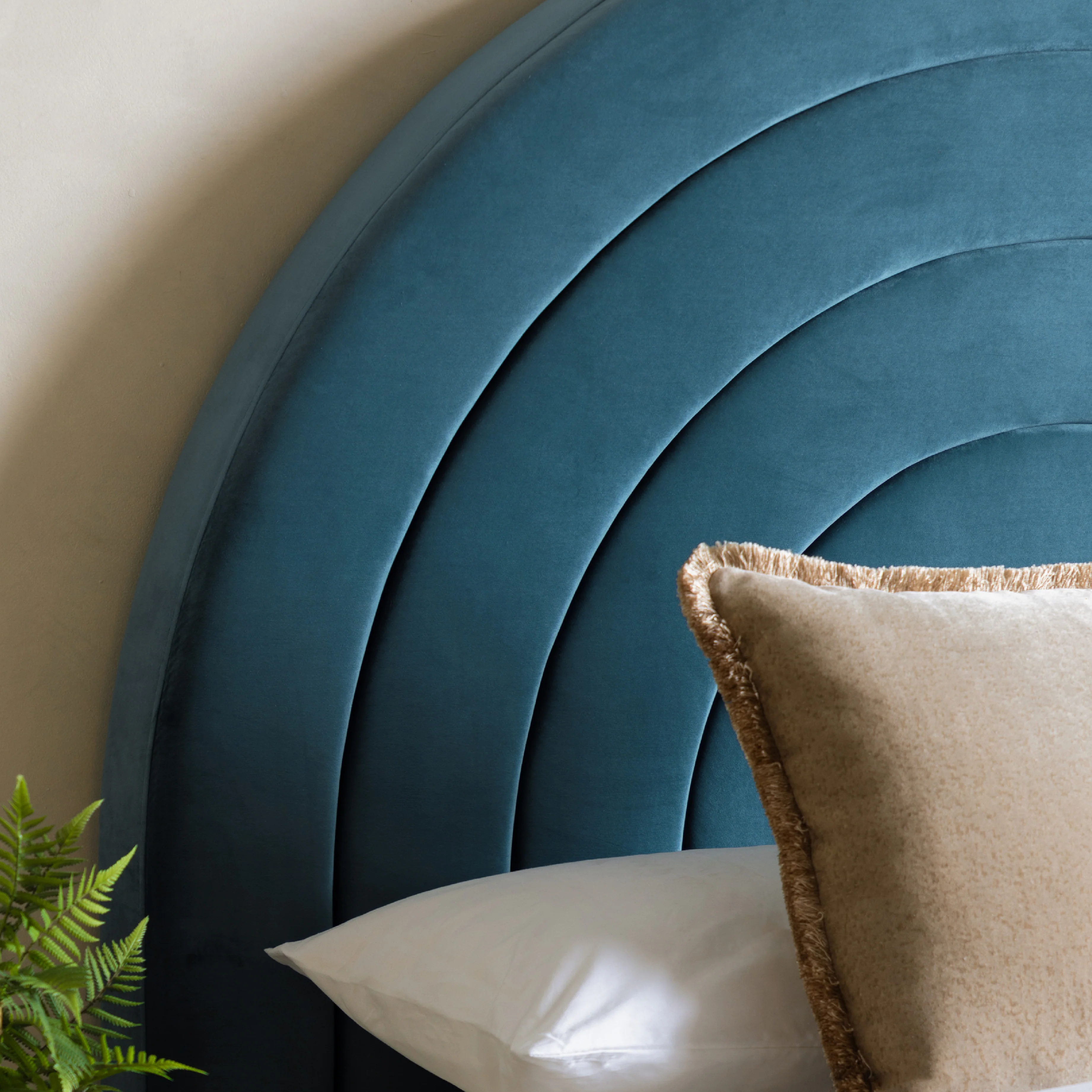 Arch Retro Velvet Bed Frame | Kingfisher Blue | King - Image 2