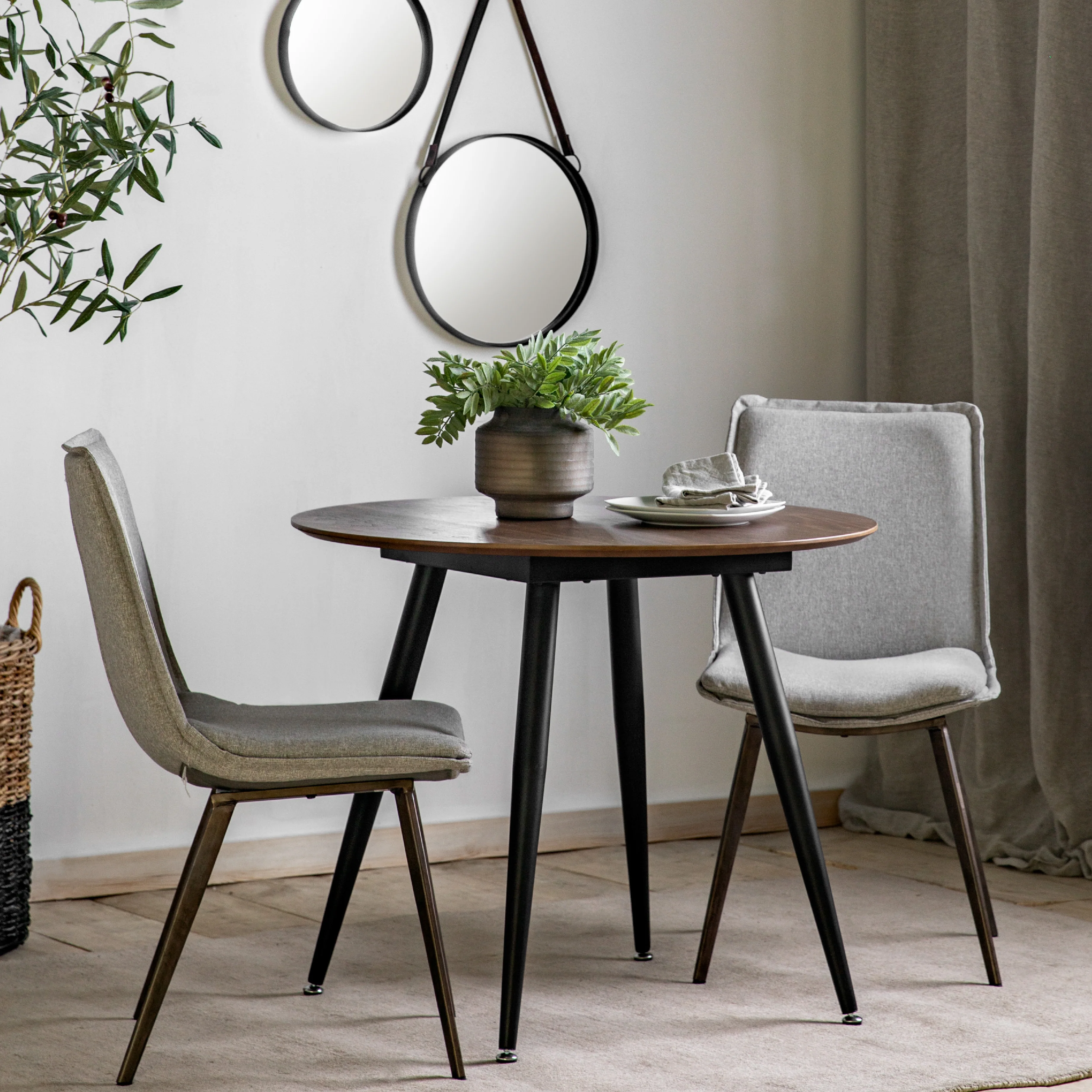 Astley Round Dining Table | Walnut