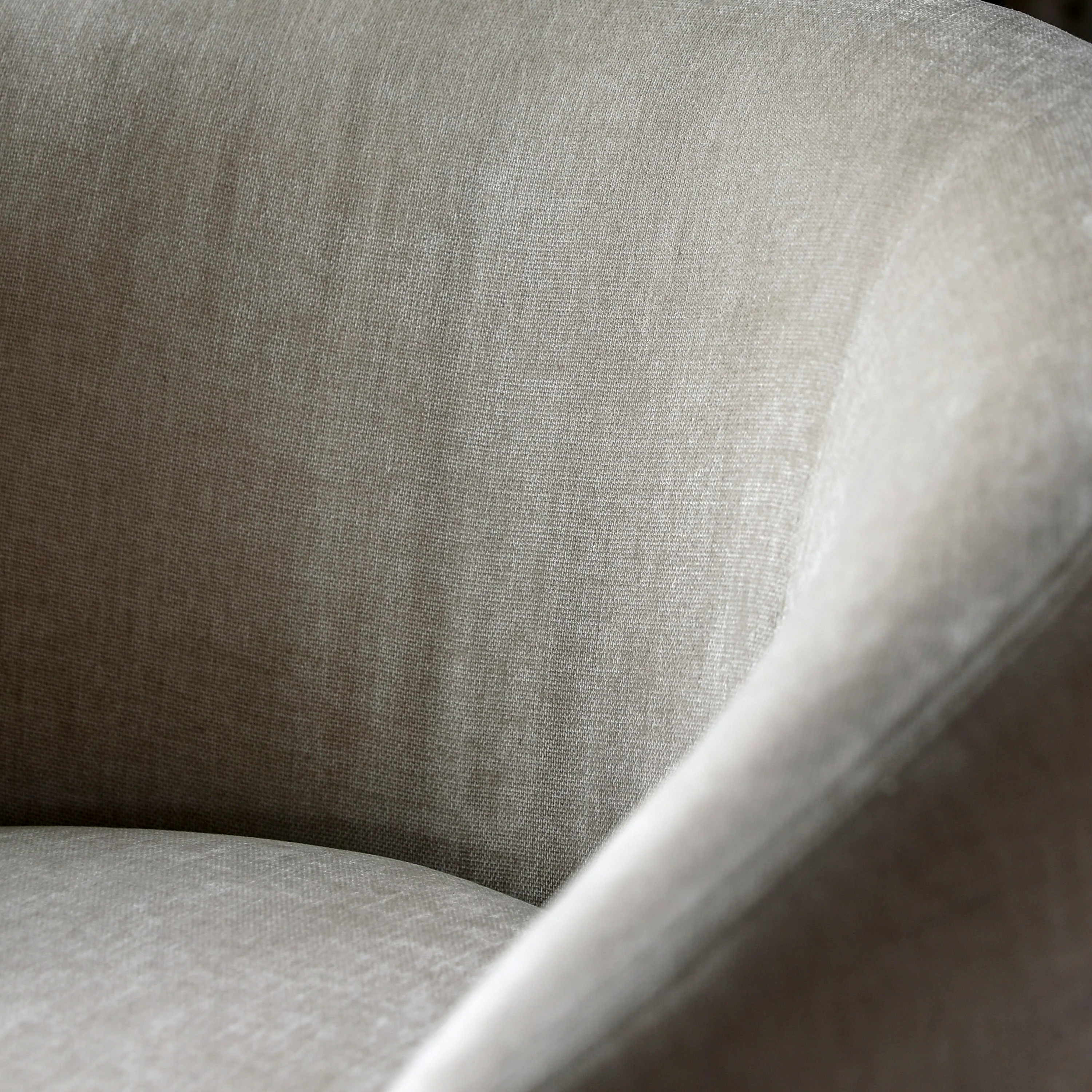 Curvo Retro Armchair | Cream - Image 5