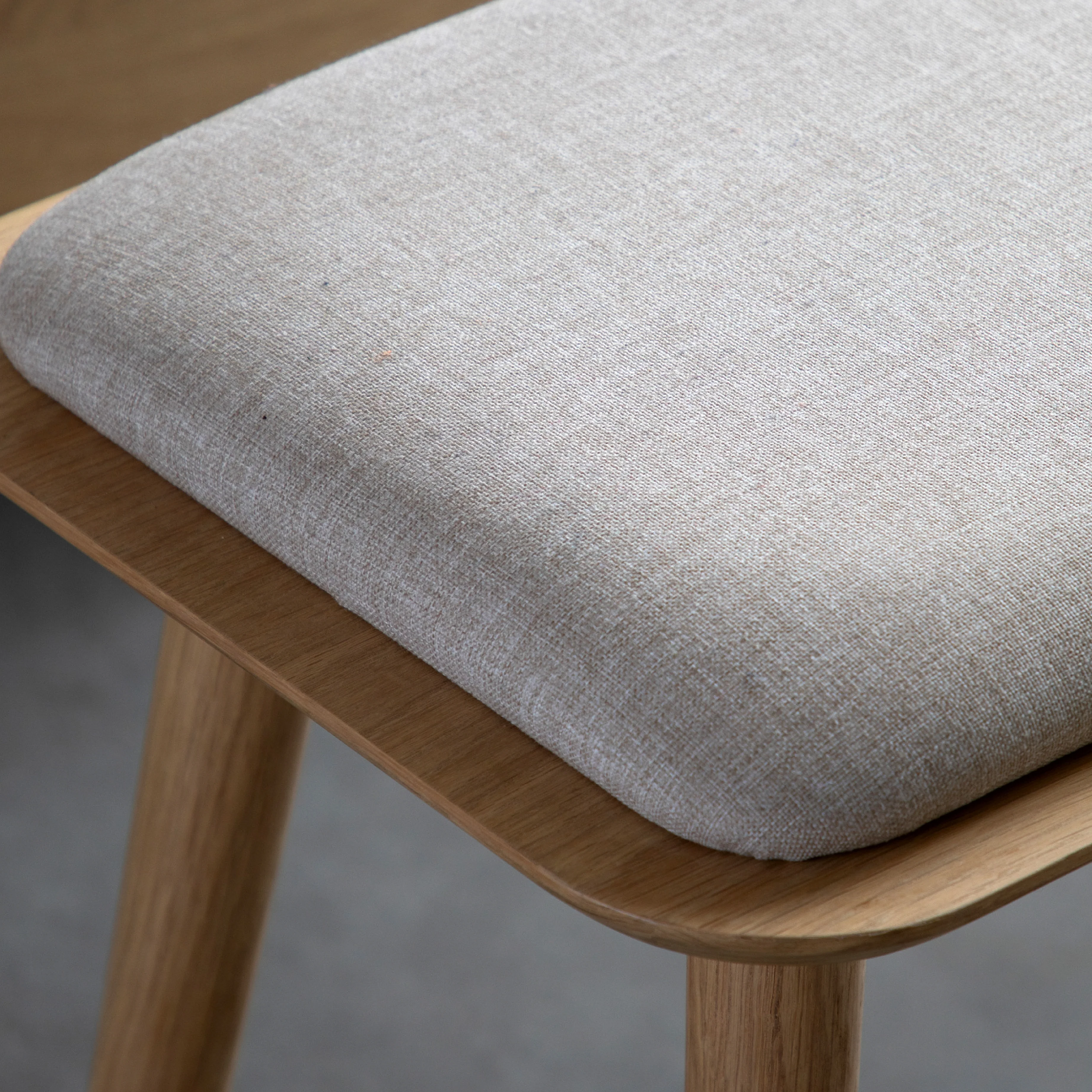 Hatfield Upholstered Bench | Natural Oak - Image 2