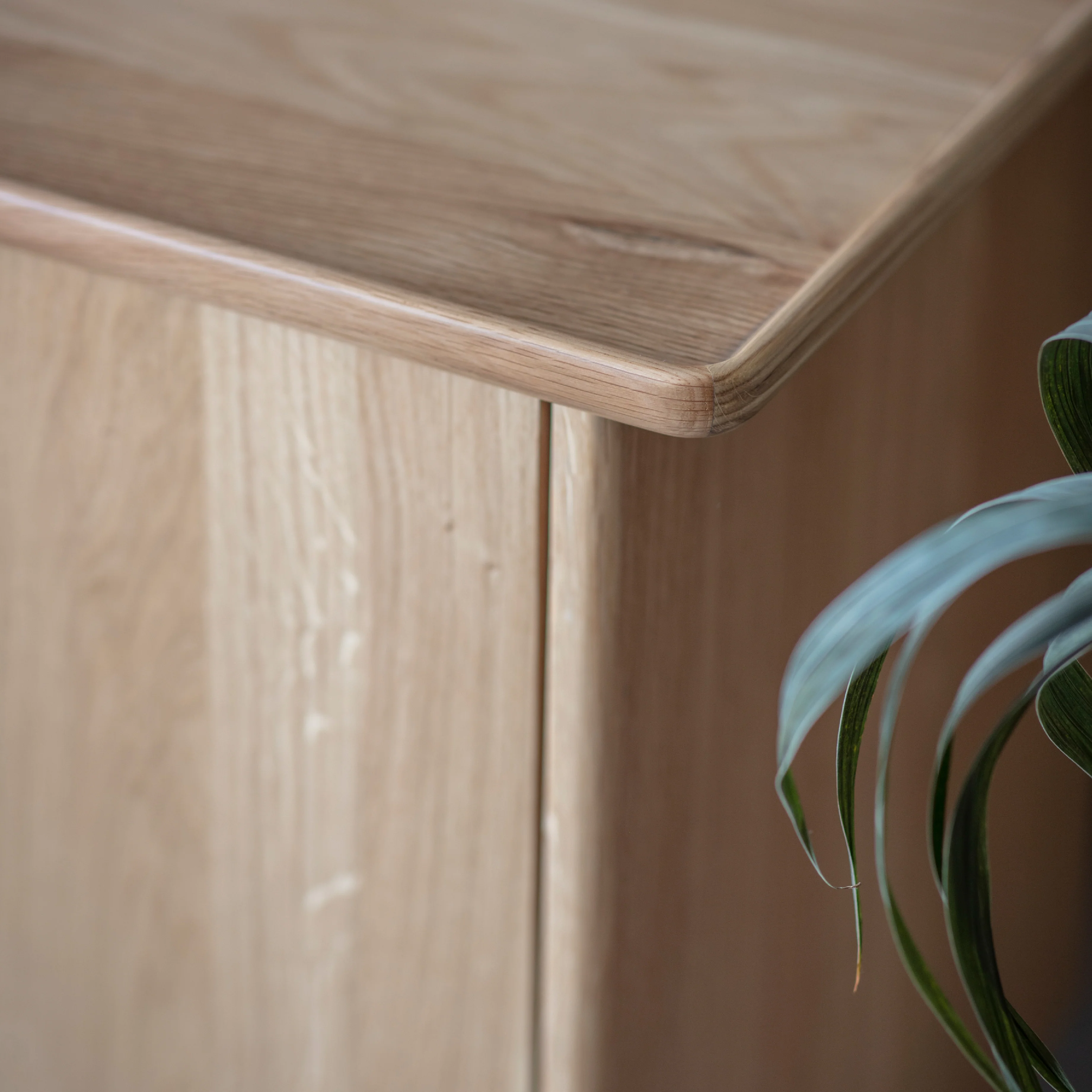 Kingham 3 Drawer Oak Sideboard | Natural - Image 5