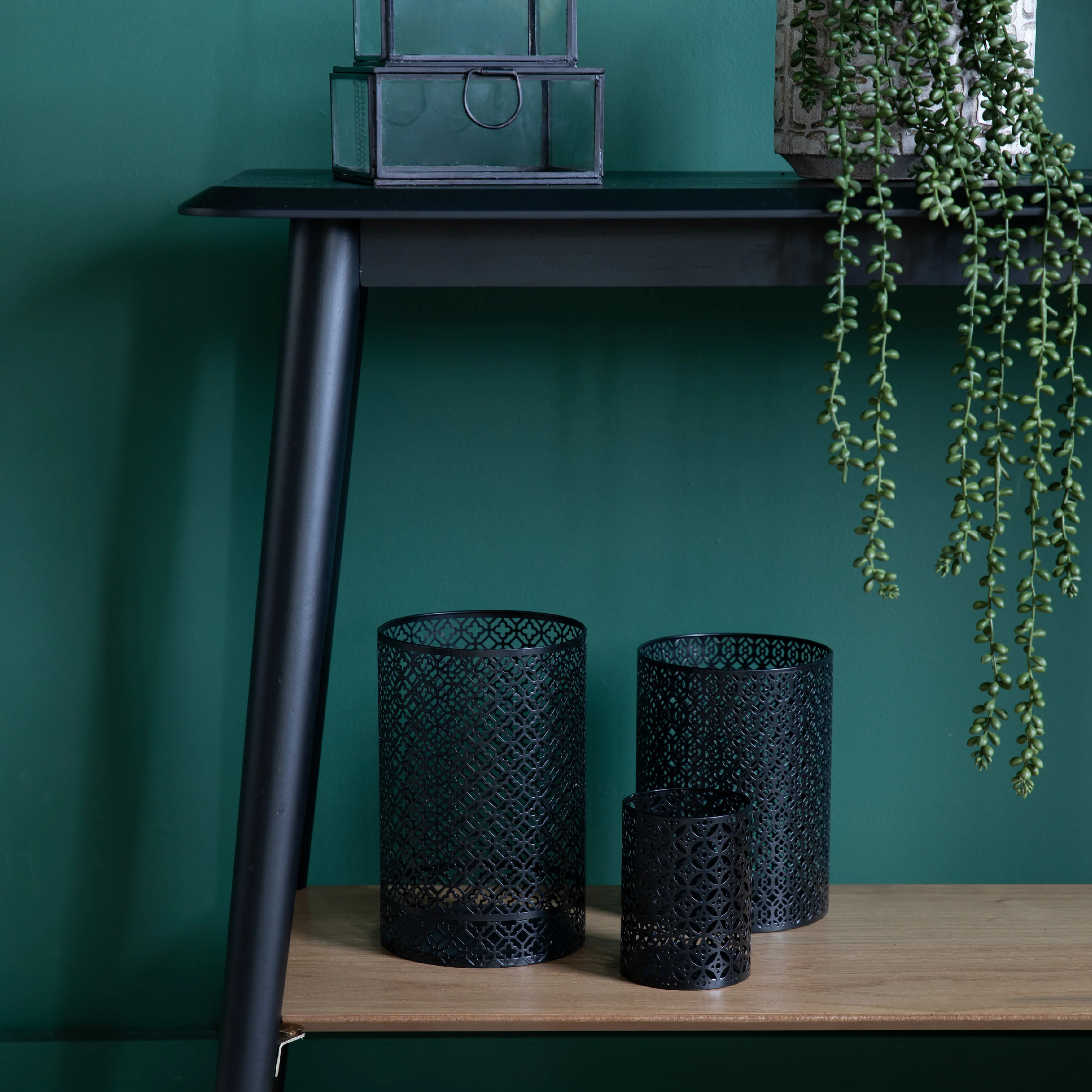 Maddox Mid-Century Modern Console Table with Shelf | Black - Image 2