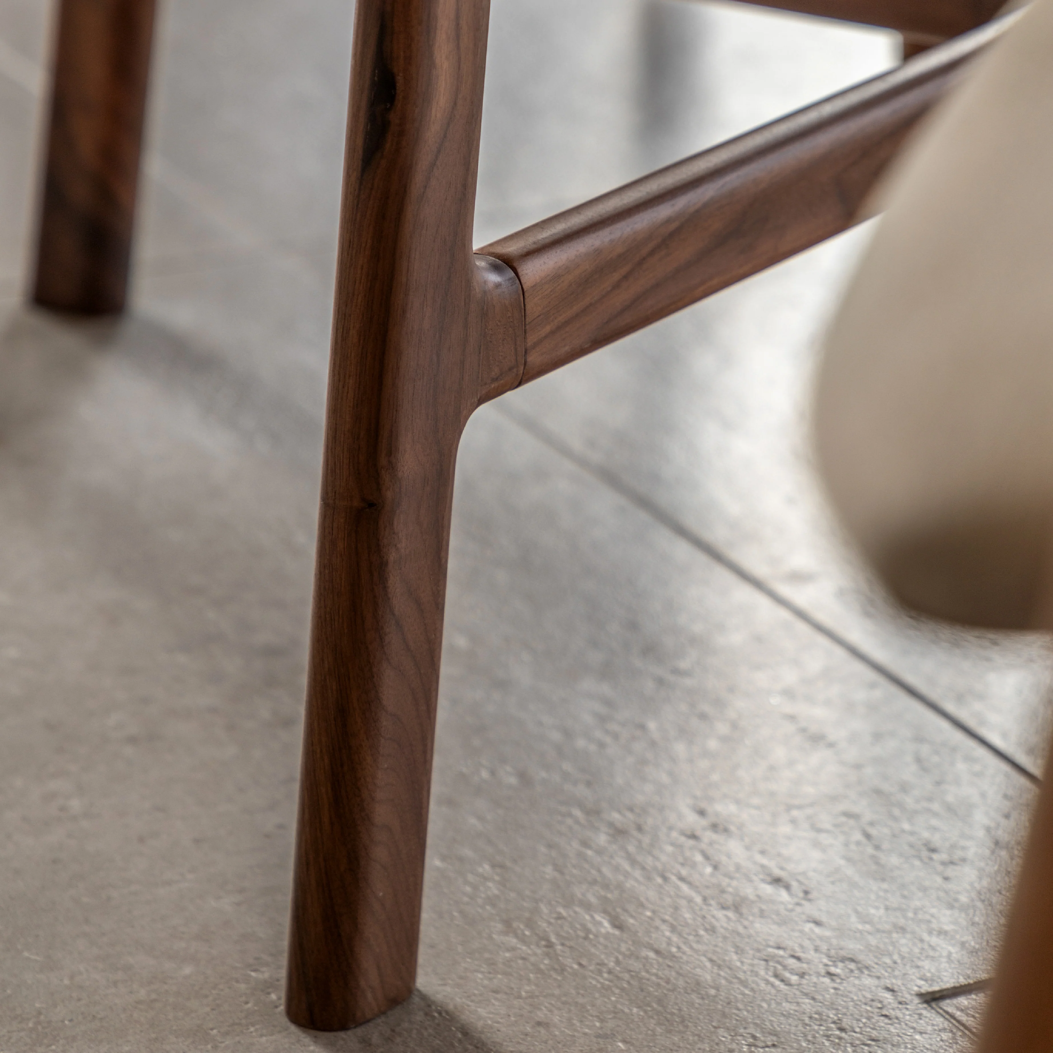 Madrid Mid-Century Scandi Oval Dining Table | Walnut - Image 5