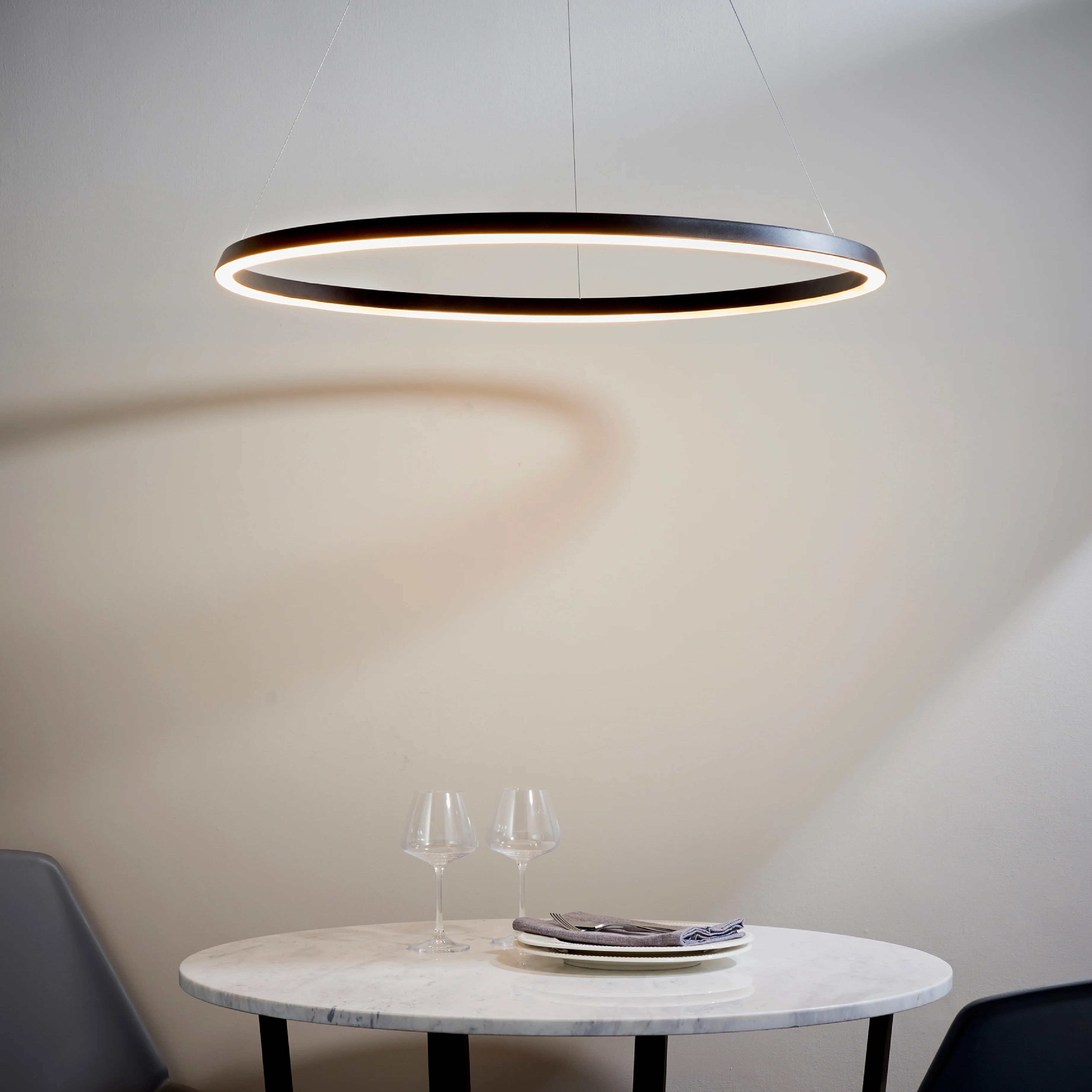 Staten Circle Pendant Light | Black/White - Image 2