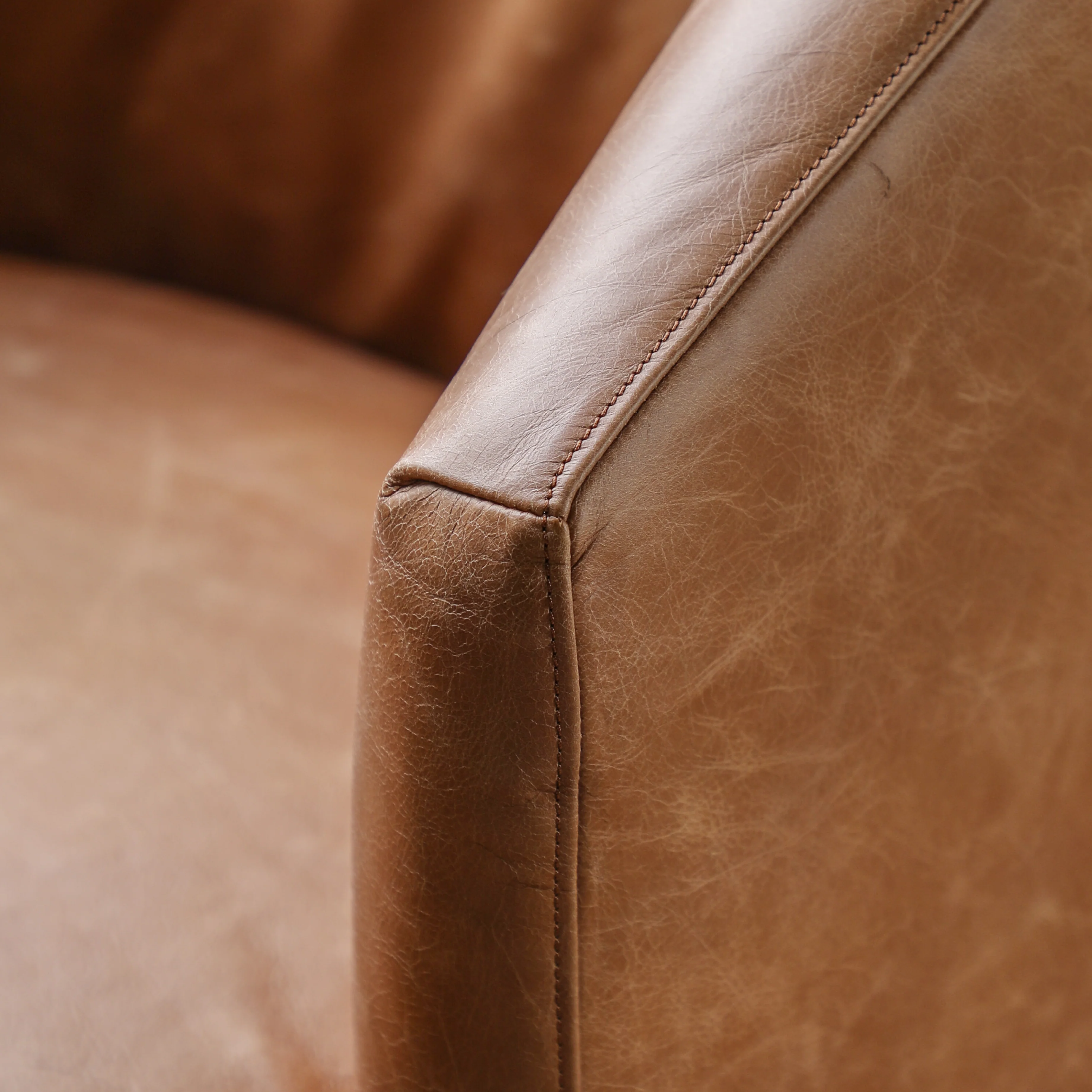 Tindon Curve Leather Armchair | Vintage Brown - Image 2