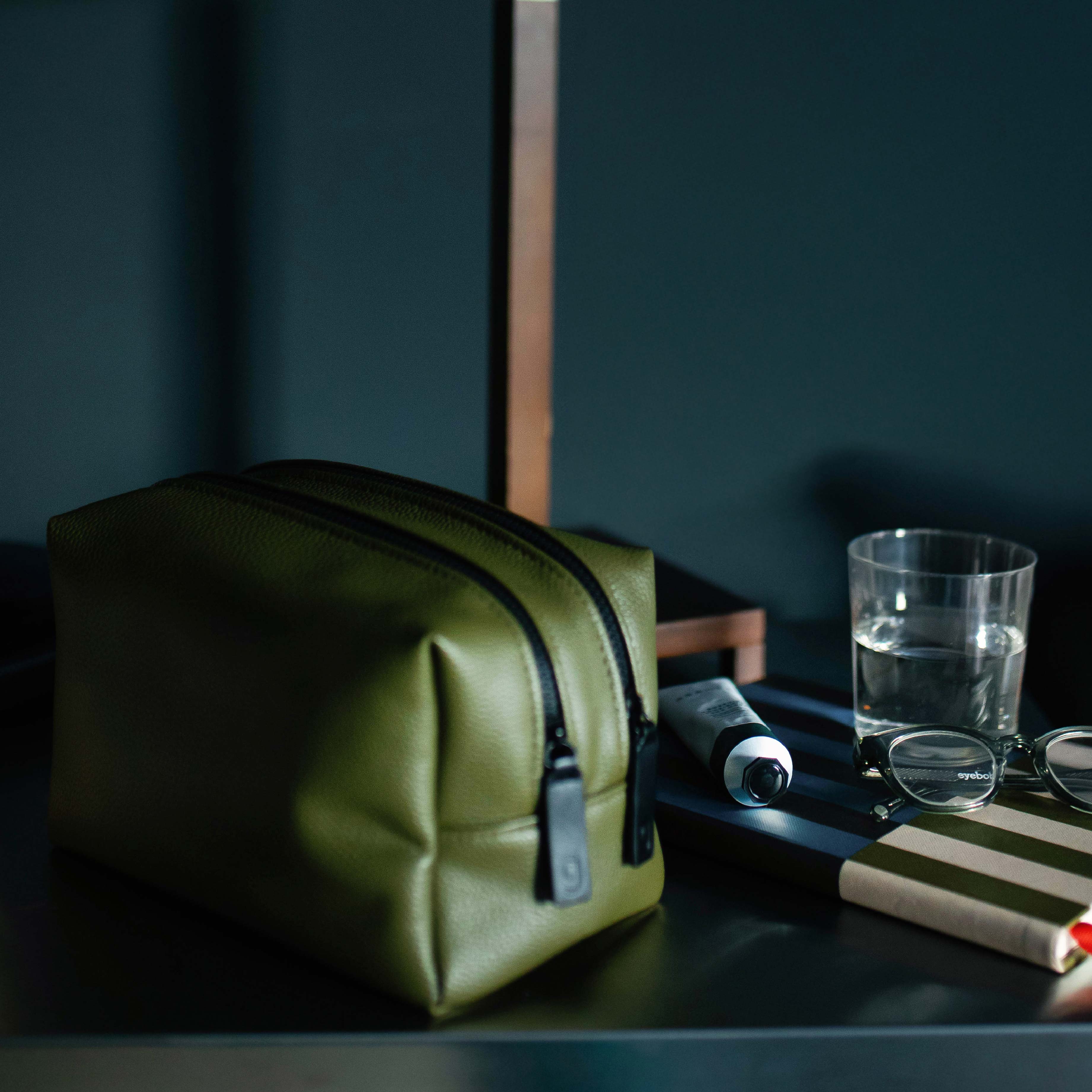 Men's Vegan Leather Travel Wash Bag | Green | Large - Image 2