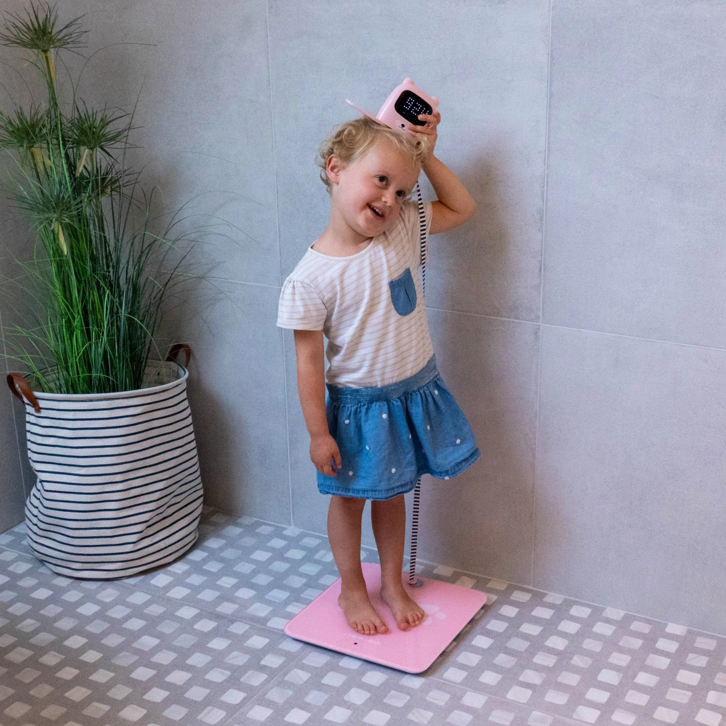Scale & Wireless Height Measuring Control | Pink - Image 4