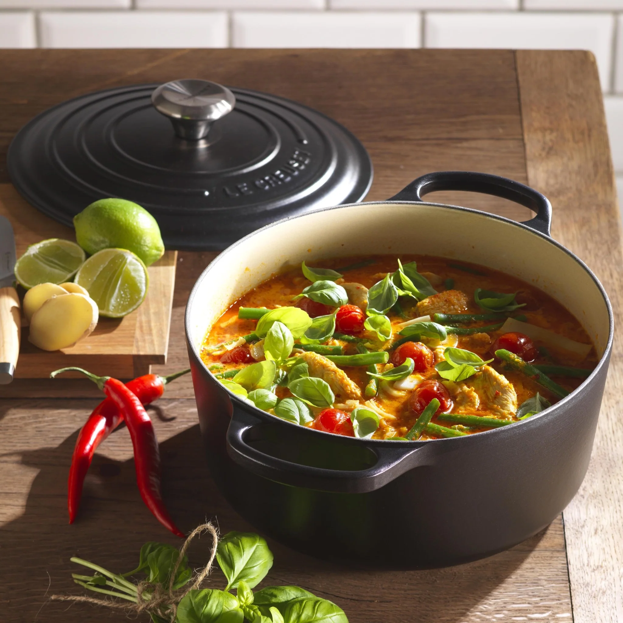 Round Cast Iron Casserole Dish | Satin Black | 22cm - Image 2