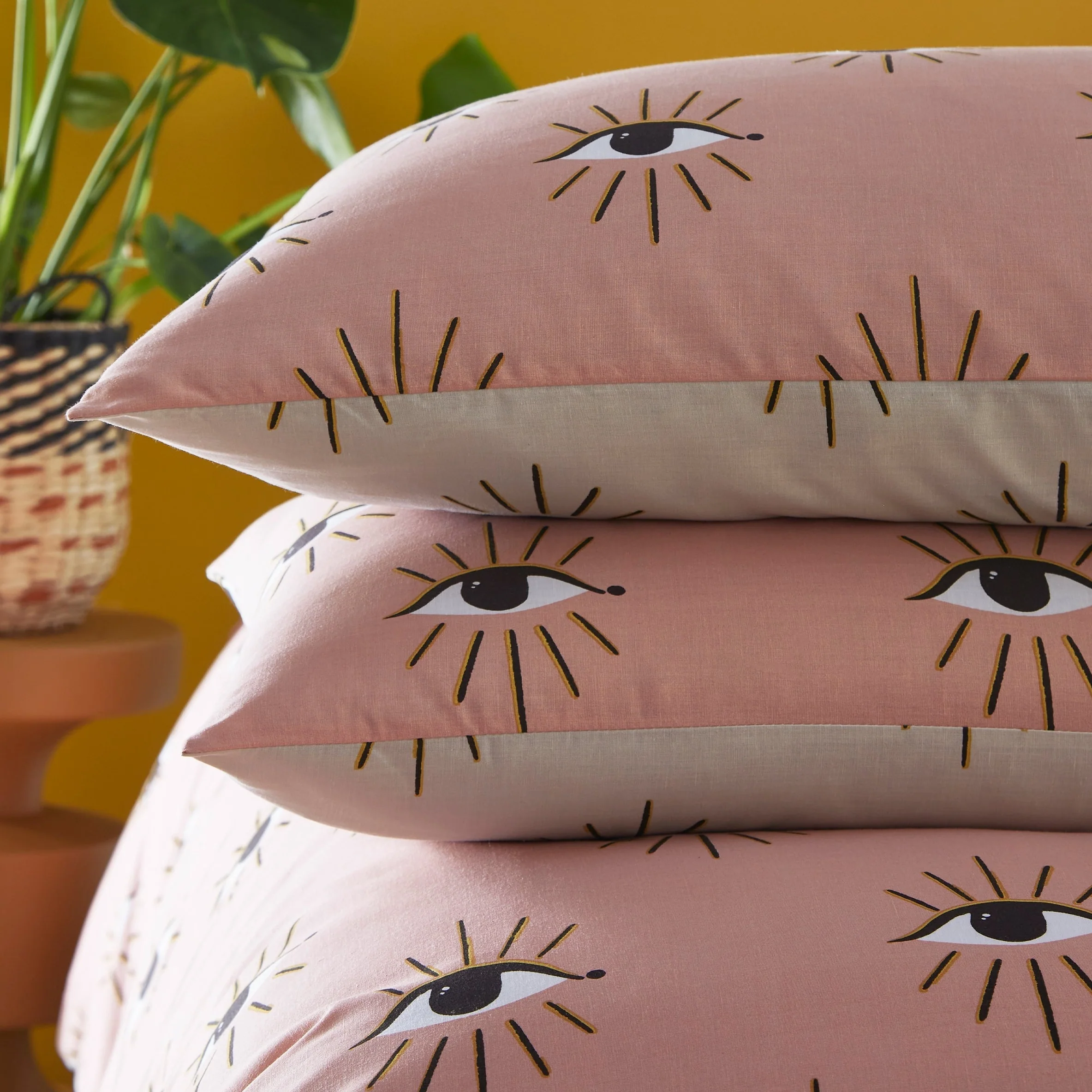 Abstract Eye Duvet Cover Set | Blush - Image 3