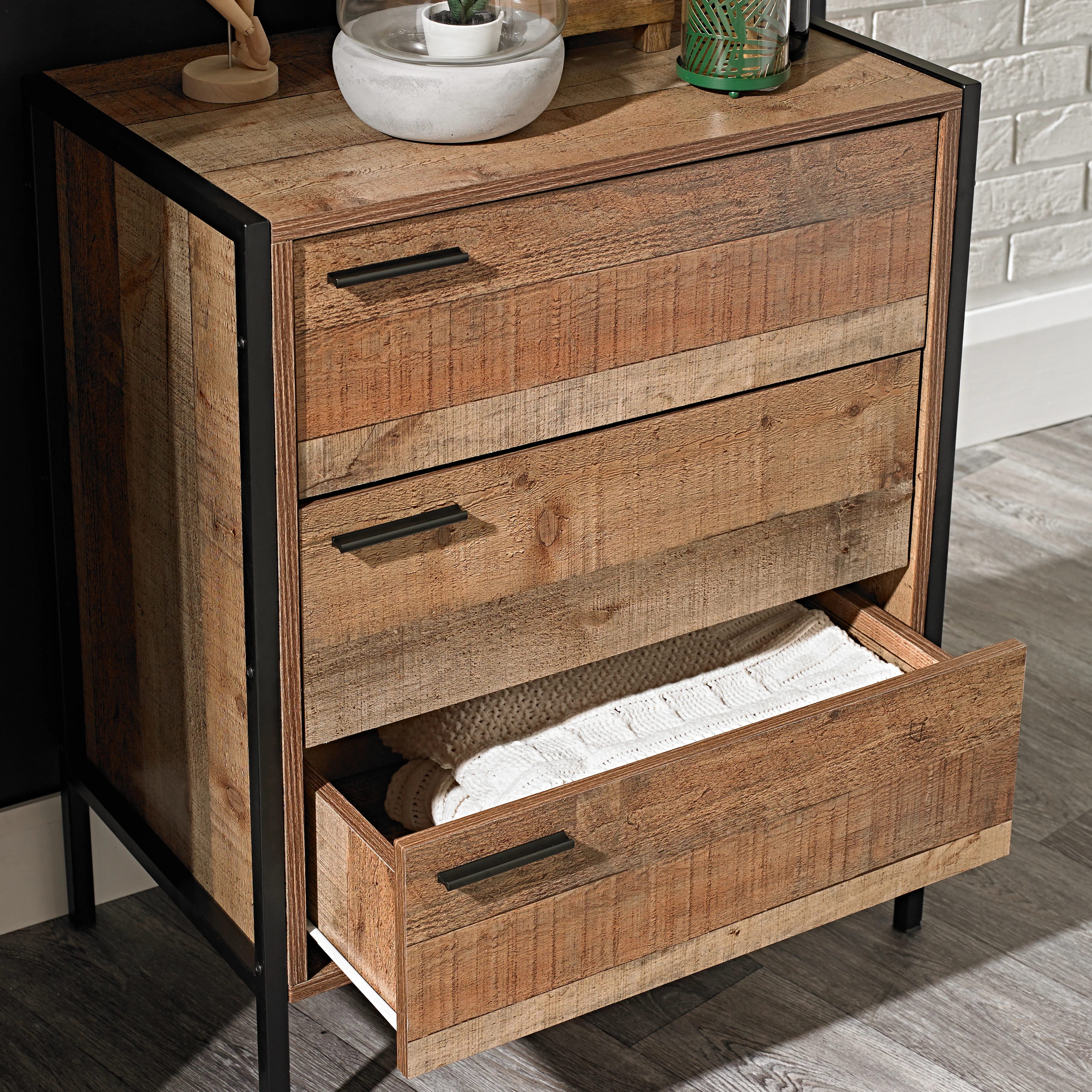 Hoxton 3 Drawer Chest | Distressed Oak - Image 2