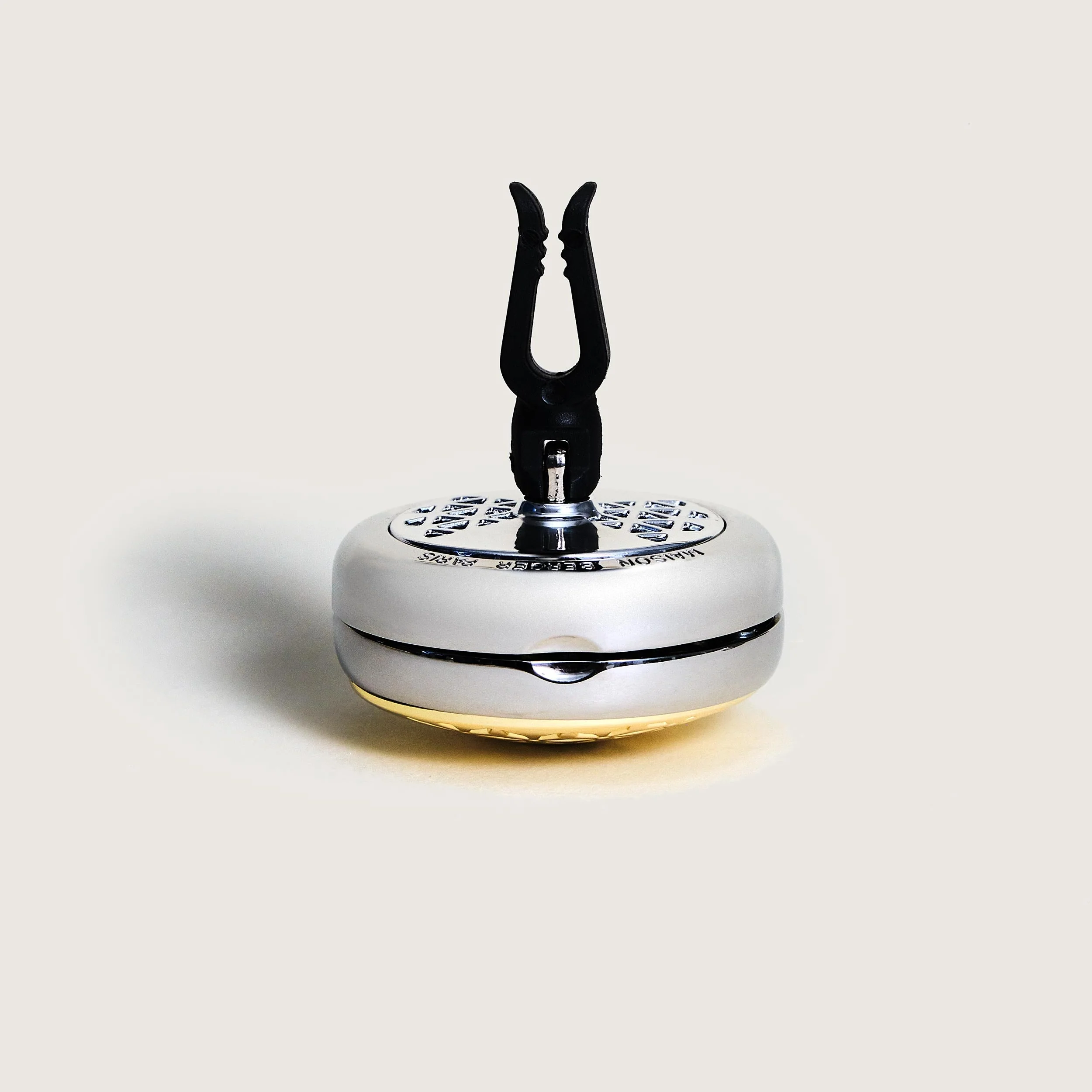Pomelis Car Diffuser | Vanilla Magnificence | Gold - Image 4