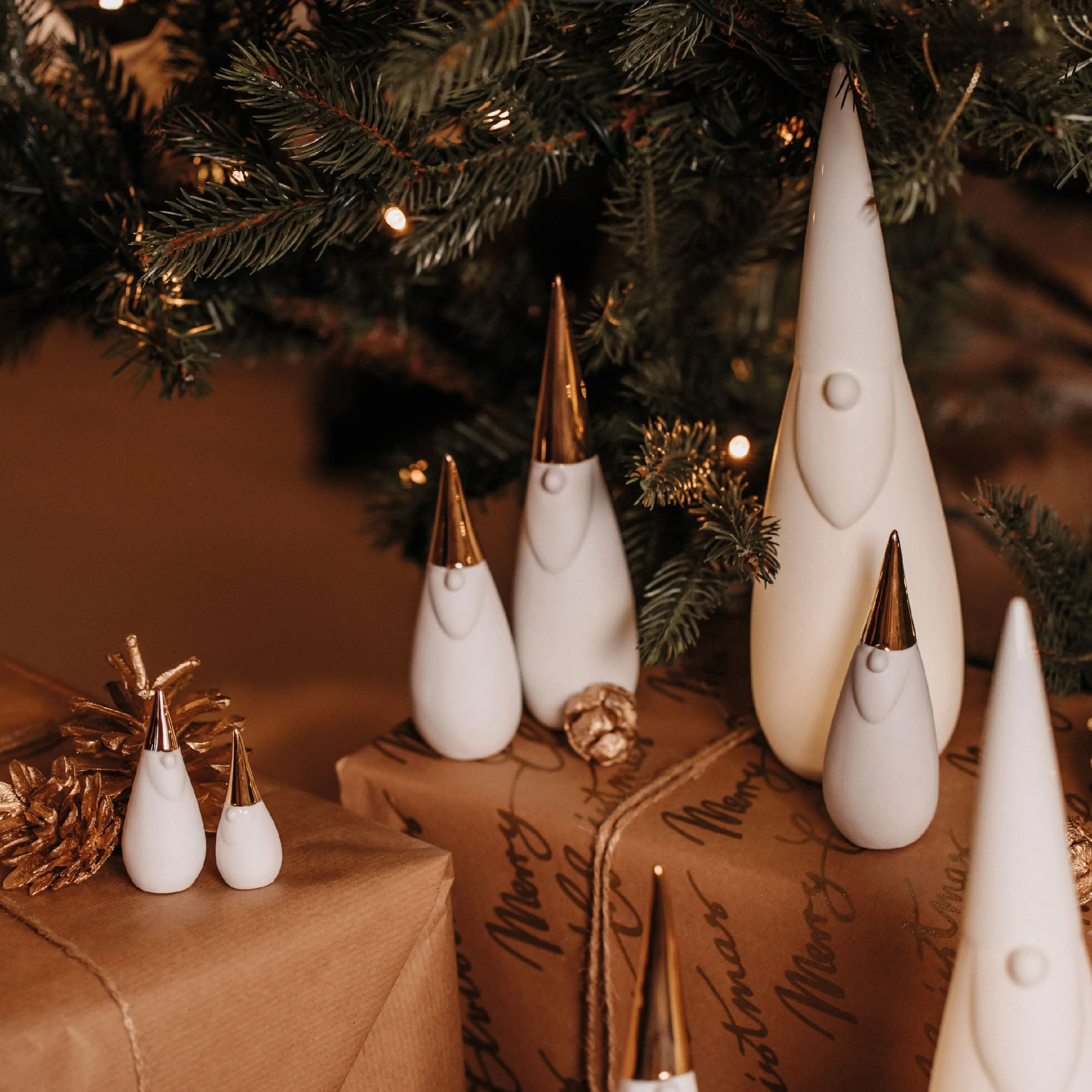 Porcelain Stories Father Christmas Decorations | Set of 3 | White/Gold - Image 3