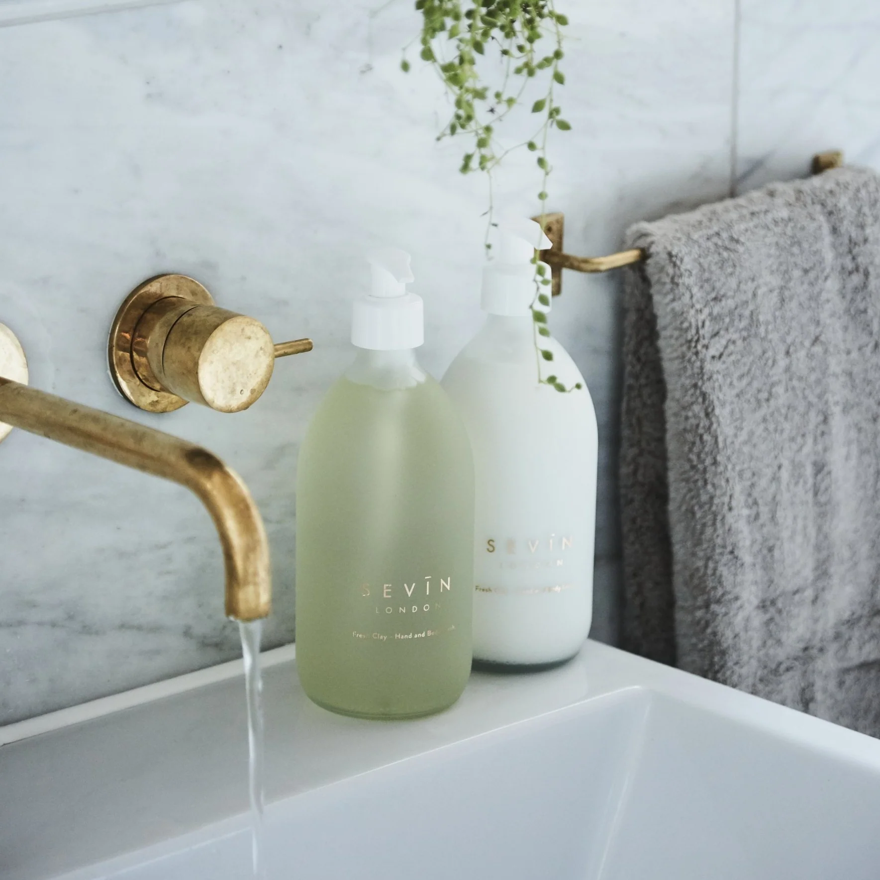 Porcelain White Hand & Body Lotion | 500ml - Image 4