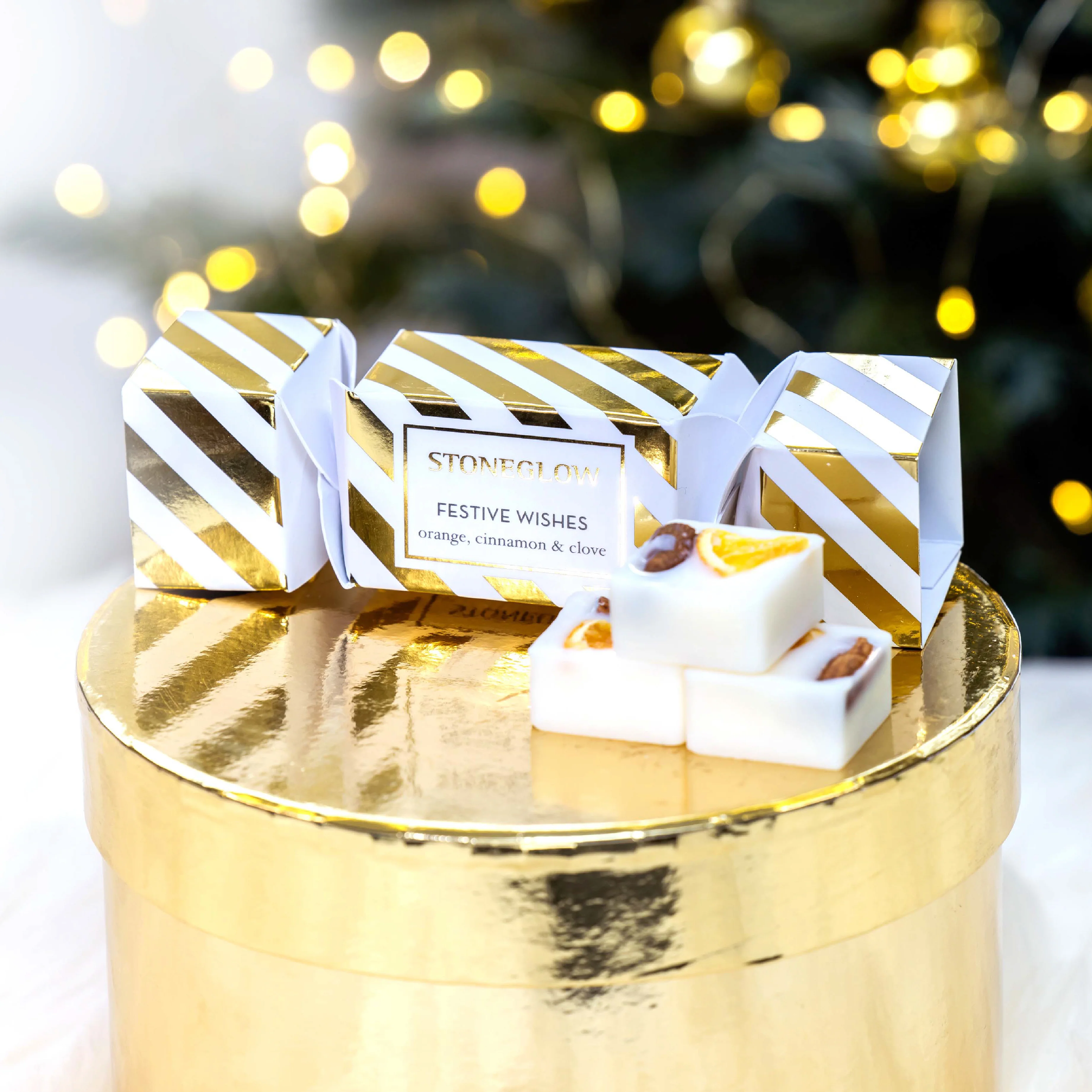 Festive Wishes Botanical Soy Wax Melt Cracker | Orange, Cinnamon & Clove | Set of 3 - Image 2