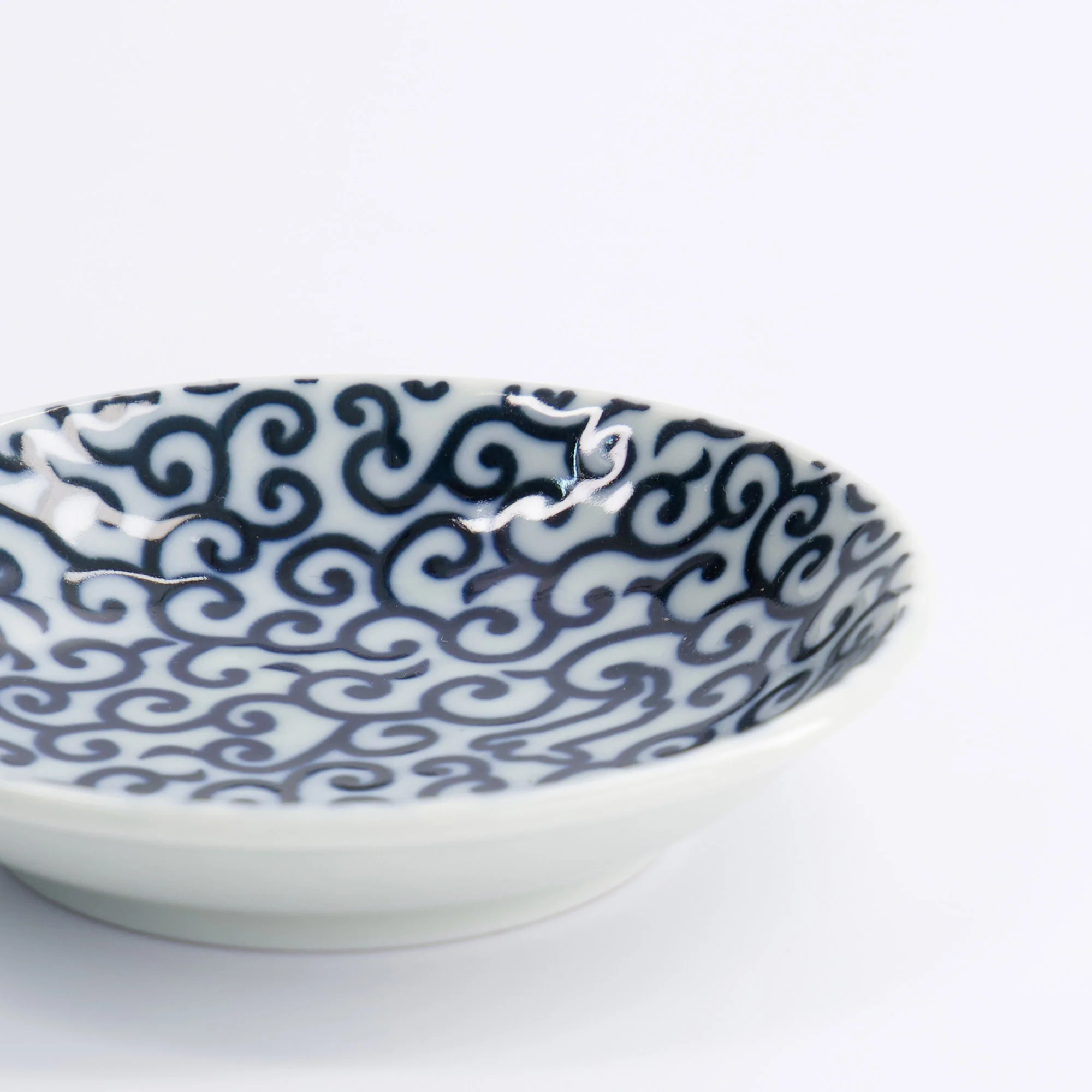 Karakusa Usagi Round Soy Sauce Dish | Blue & White | 9cm - Image 2