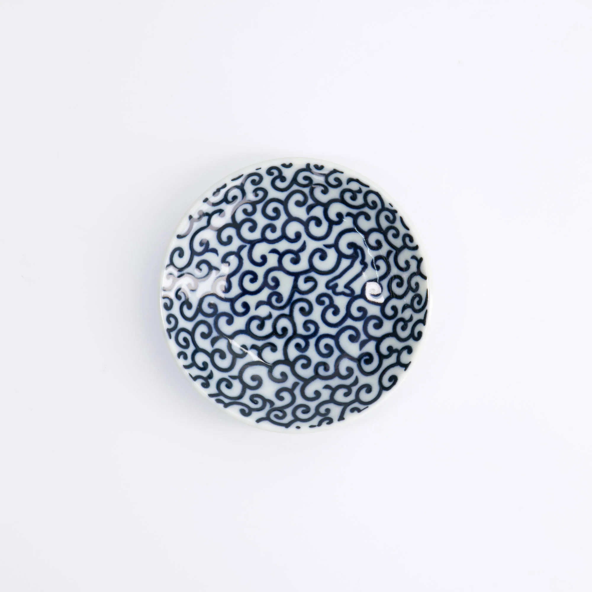 Karakusa Usagi Round Soy Sauce Dish | Blue & White | 9cm - Image 3
