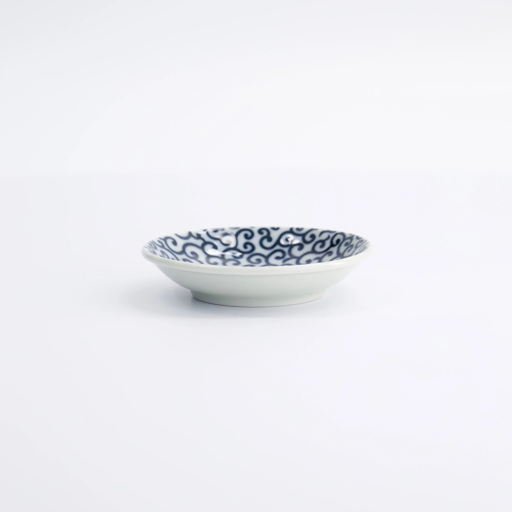 Karakusa Usagi Round Soy Sauce Dish | Blue & White | 9cm - Image 4