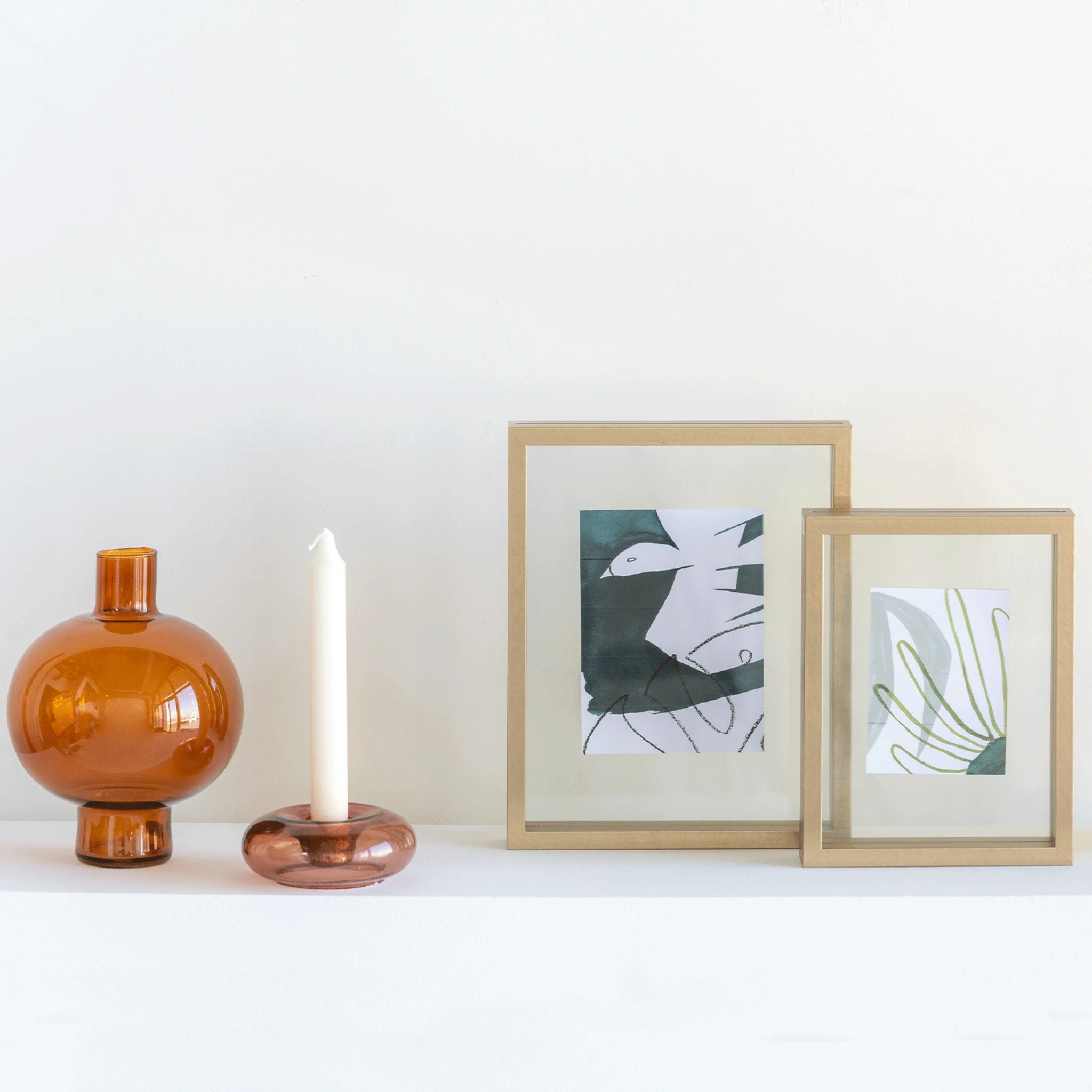 Floating Photo Frame | Gold | Medium - Image 2